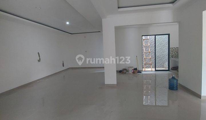 Rumah Di Kota Wisata, Siap Huni, Baru Renovasi 1