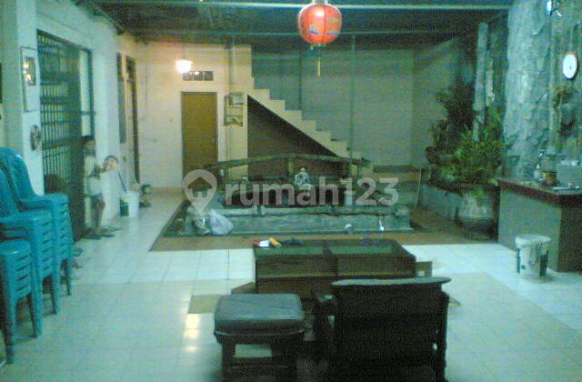 House in Tapos Depok, Location by the Roadside