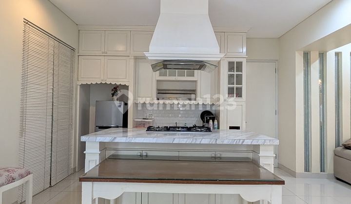 Rumah Mewah Di Citra Grand, Kolam Renang Pribadi 2