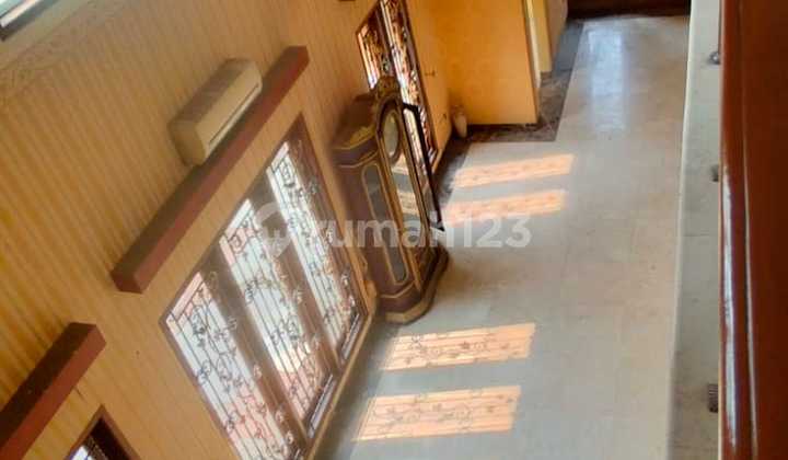 Classic House In Legenda Wisata, Spacious, Attractive Price