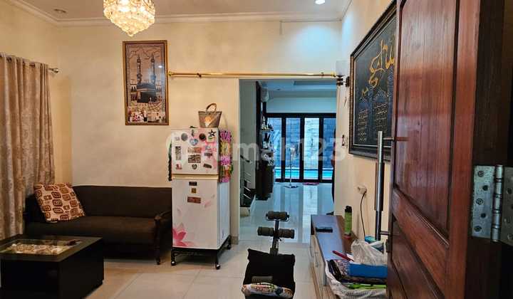 Rumah Di Citra Grand Dengan Kolam Renang Pribadi