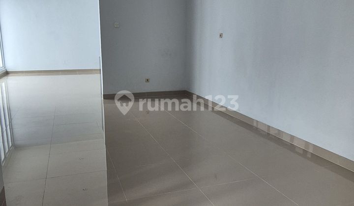 Rumah di Kota Wisata, Baru Renovasi, Siap Huni