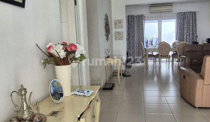 Hunian 2 Lantai di Kota Wisata, Nyaman Dalam Cluster