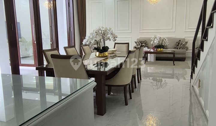 Rumah Klasik di Citra Grand, Brand New