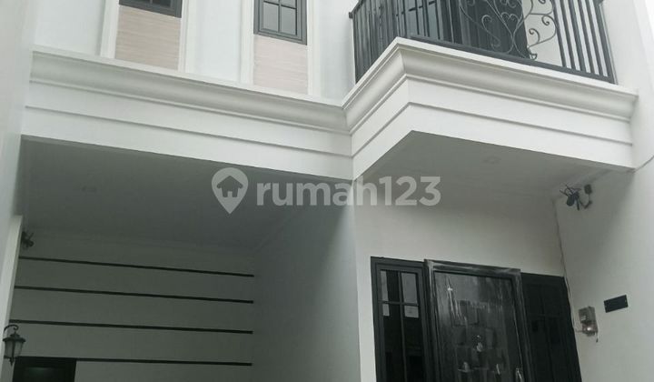 Rumah 2 Lantai Modern di Jagakarsa Dekat Area Transportasi