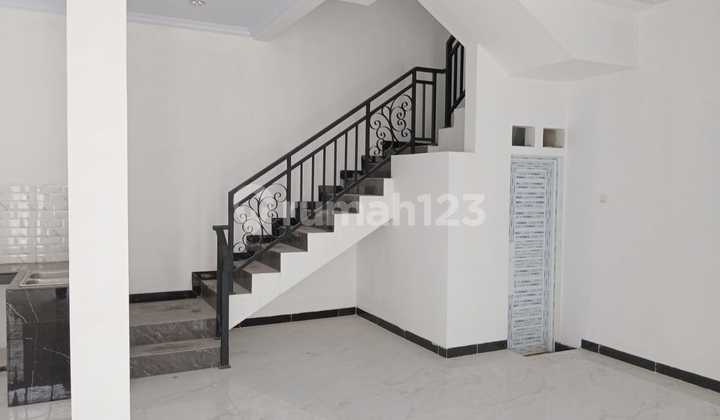 Rumah 2 Lantai Jl. Raya Klp. Dua Wetan Dekat Mall Cijantung 2