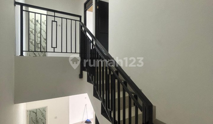 Rumah 2 Lantai di Citayam Strategis Dekat Area Transportasi