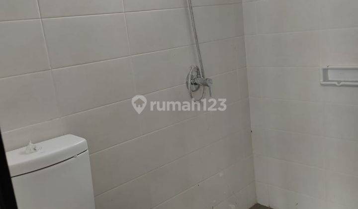 kamar mandi rumah 2 lantai di citralake