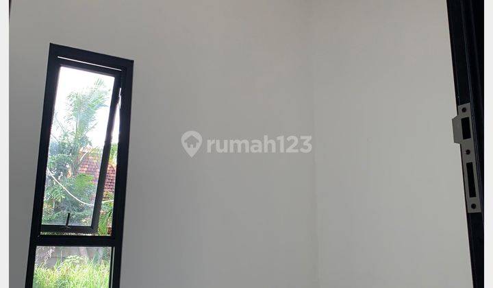 Rumah baru di Serpong Tangerang Selatan Dekat Area transportasi 2