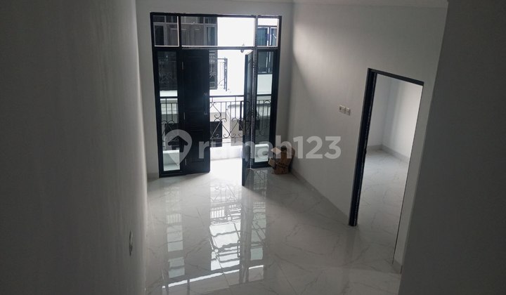 Rumah bagus 2 Lantai di Cipedak Jagakarsa Dekat Fasilitas Umum 2