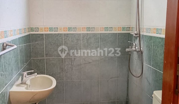 Big House Large Land in Gandul Cinere Near Educational Area Big House Large Land in Gandul Cinere Near Educational Area