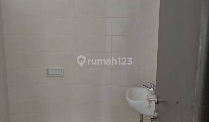 kamar mandi rumah 2 lantai di citralake