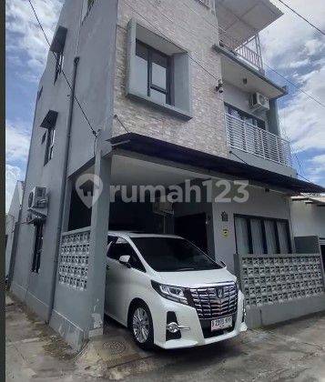 Rumah 3 Lantai Furnished di Jl. Kp. Grogol Sebrang Limo Dekat Tol 1