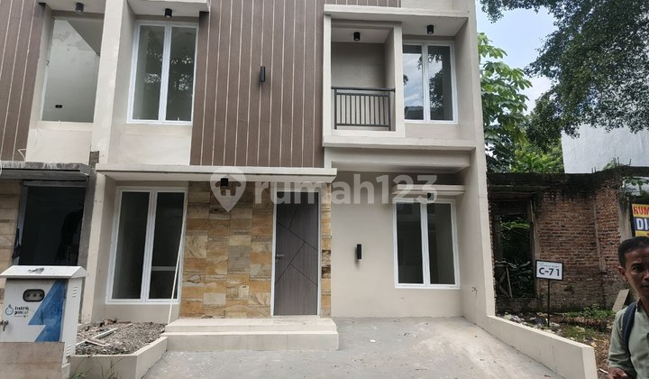 Rumah Bagus 2 lantai di Serpong Tangerang Dekat Pusat Kesehatan 1