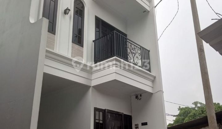 Modern 2-Story House in Jagakarsa Near Transportation Area 2