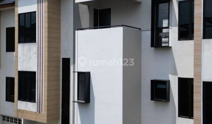 Rumah 3 Lantai Di Pondok Rangggon Dekat Area Fasilitas Umum 1