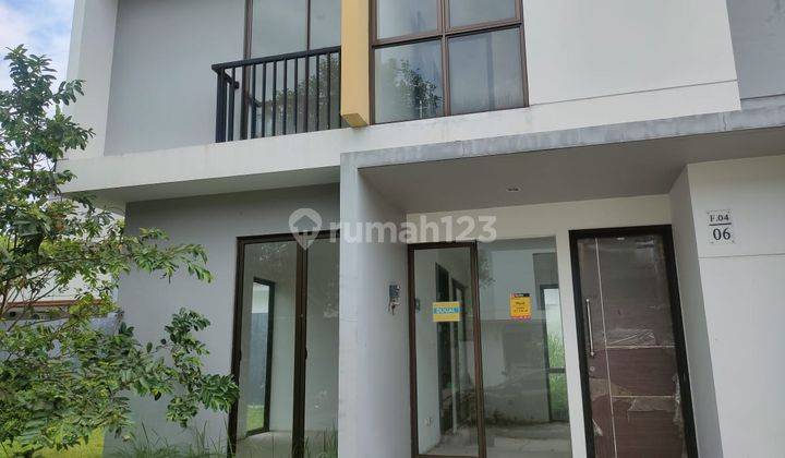 tampak depan rumah 2 lantai di citralake