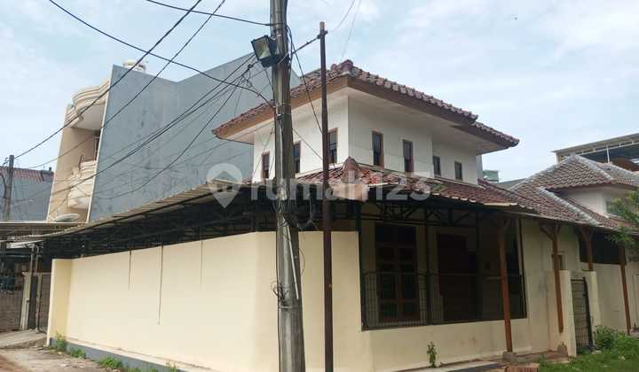 Dijual Rumah Depan Taman, Citra 3 (Hook)