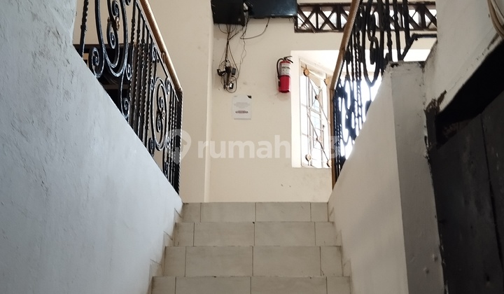 Dijual Rumah Kos, 4 Lantai,posisi Hoek Dijual Rumah Kos, 4 Lantai,posisi Hoek