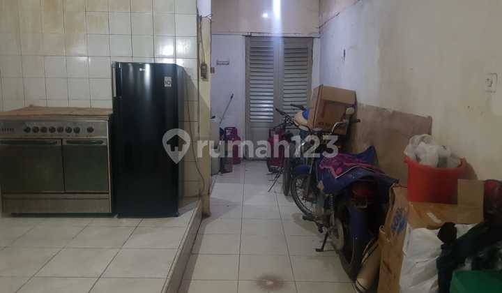 Strategic 2-Story Residence, Land Area 200M², in Jembatan Lima 2