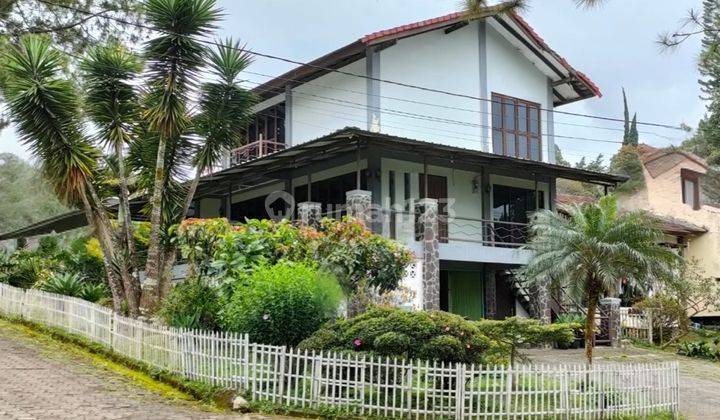  Rumah 3 Lantai Furnished di Villa Istana Bunga, Parongpong 1