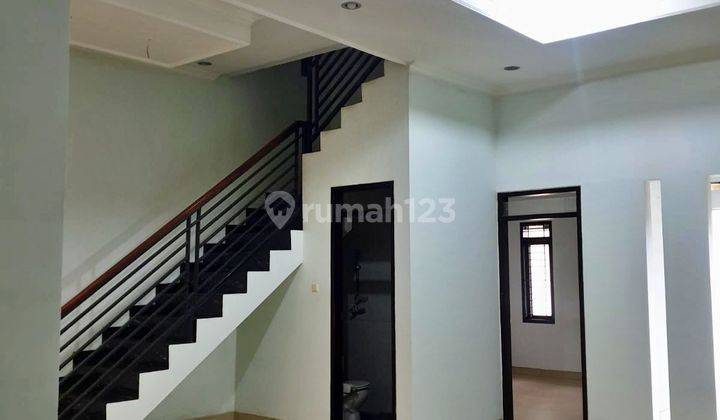 Rumah 2 Lantai Bagus Unfurnished di Singgasana Pradana, Bandung 2