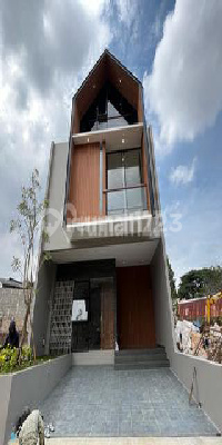 New 2-Story House in Riverside Setraduta Bandung 1