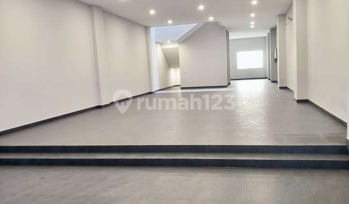 Ready-to-Use Otista Shophouse Near Pasar Baru Kepatihan Bandung 1