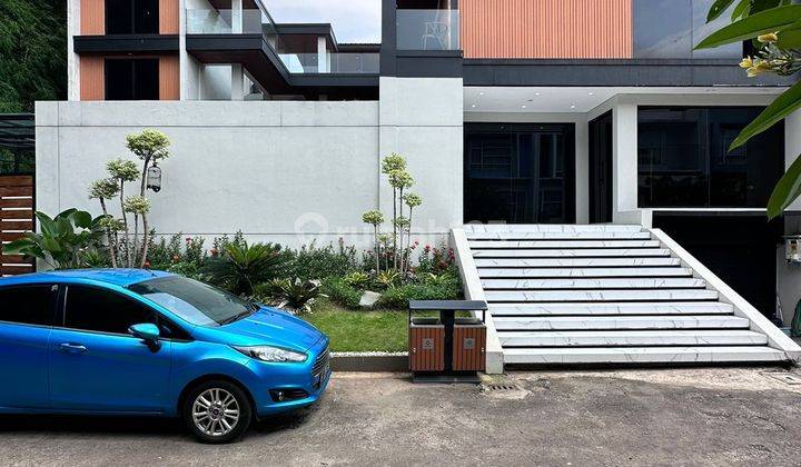 Rumah Modern Tropical 3 Lantai + rooftop dengan Private Lift 1