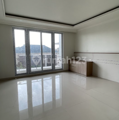 For Sale Classic European Magnolia House in Alam Sutera 2