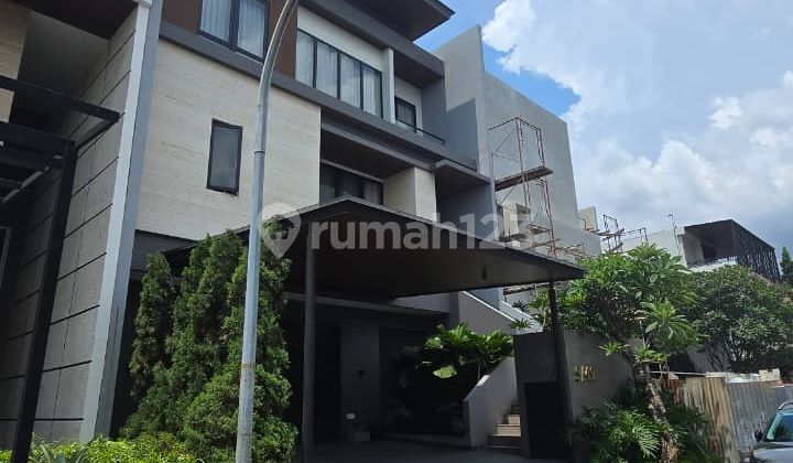 Dijual Turun Harga! Rumah Rapih Cantik 3 Lantai di Sutera Onyx 2