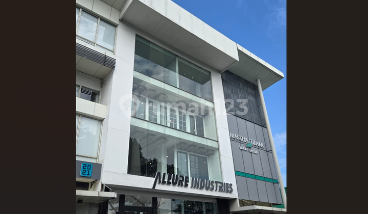 FOR SALE: ATTACHED SHOPHOUSE ON MAIN ROAD - ALAM SUTERA