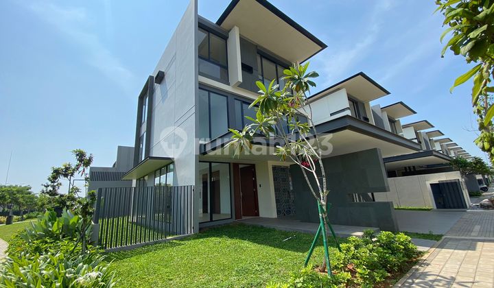 Rumah Mewah Lift Marmer Extra Fasum Sblah Jogging Track Hoek Lyndon Navapark Bsd 2