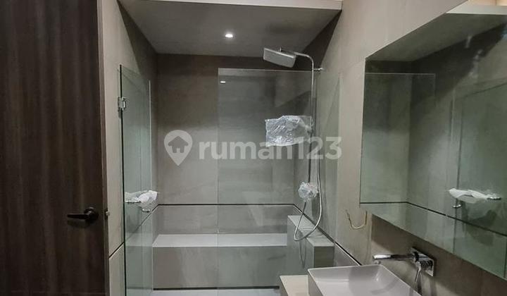 DIJUAL RUMAH MEWAH DESIGN MINIMALIS TROPIS SUTERA PALMA