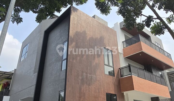 DIJUAL RUMAH MEWAH ADA LIFT 3 LANTAI SUTERA PALMYRA ALAM SUTERA 1