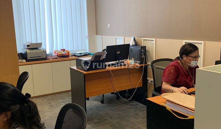 Ruang kantor 8
