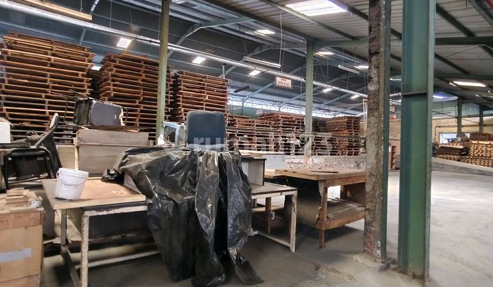 Warehouse by the Main Road, safe, flood-free. Warehouse by the Main Road, safe, flood-free.