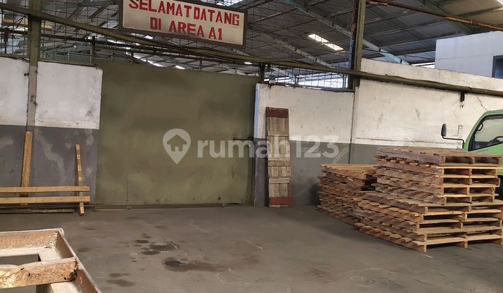 Warehouse by the Main Road, safe, flood-free. Warehouse by the Main Road, safe, flood-free.