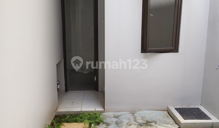 Siap Huni, 2 Lantai, Dekat Pusat Perbelanjaan, Dekat Akses Tol, 2