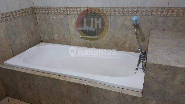 Rumah 2 Lantai Furnished Di Raffles Hills - Cibubur 2