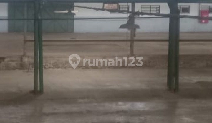 Affordable, safe, strategic, flood-free warehouse. Affordable, safe, strategic, flood-free warehouse.