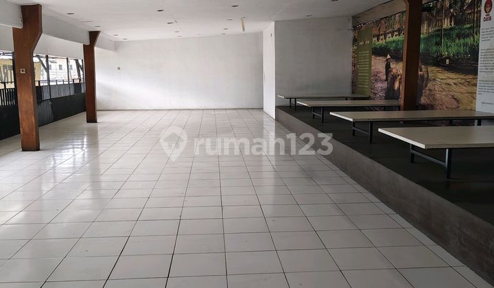 Business Restaurant Location Safe, Comfortable, Flood-Free