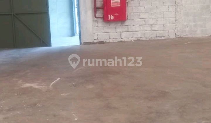 Aman, comfortable, strategic warehouse, flood-free.