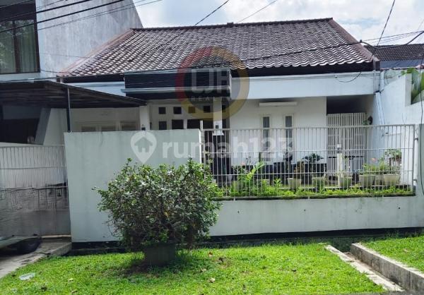 Rumah Cantik di Lingkungan Asri di Lebak Bulus, Jakarta Selatan