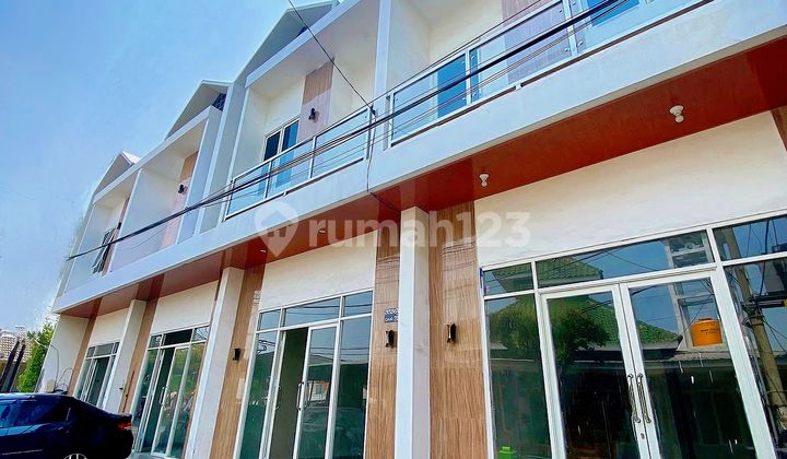 For Rent: Newly Built Ready-to-Occupy Shop House in Kahuripan Nirwana Sidoarjo, Hook Type, Strategic Location, Near Traditional Market.