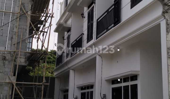 Rumah Baru 3 Lantai Rootoof Bisa Kpr Akses Mobil Di Condet Jaktim 2