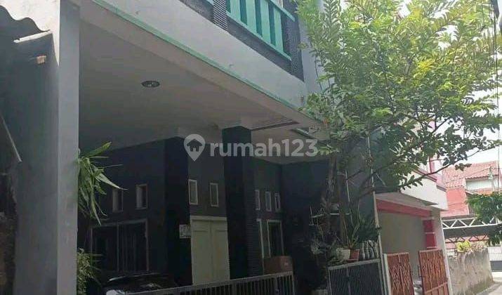 DI JUAL MURAH DAN CEPAT RUMAH 2 LANTAI DALAM KOMPLEK RUMAH BAGUS KUAT DAN BISA KPR LOKASI DI KALISARI JAKTIM  1