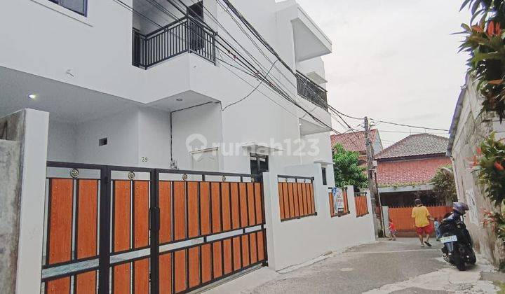 DI JUAL RUMAH BARU 2 LANTAI MURAH BISA KPR LOKASI STRATEGIS  DI KALISARI JAKTIM 2