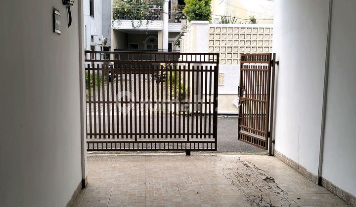 Rumah Besar 2 Lantai Di Kontrakan Dlm Komplek Perumahan Di Condet