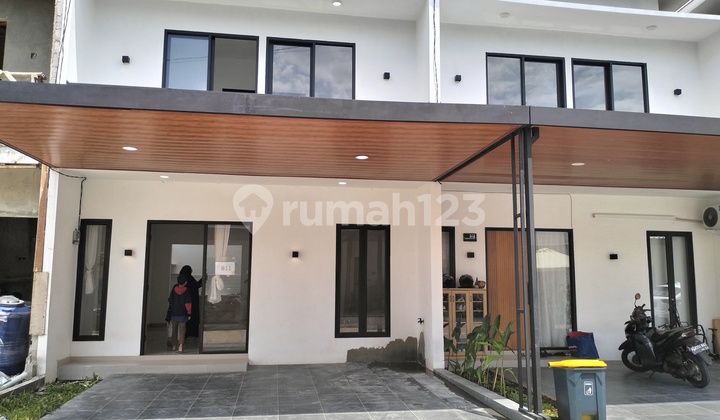 Alma Villa Cilodong Rumah Baru Dua Lantai Akses Pinggir Jalan.